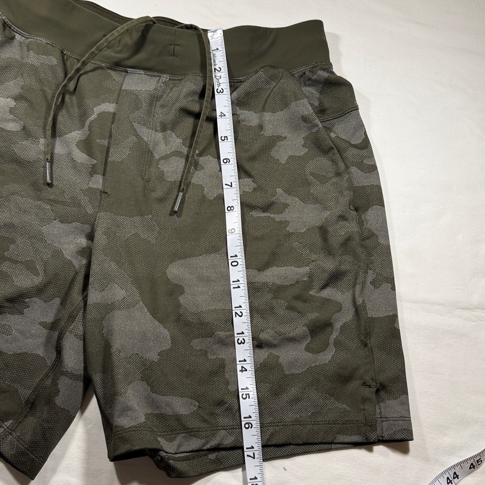 lululemon athletica Men's Green Camouflage Athletic Shorts - Picture 5 of 7